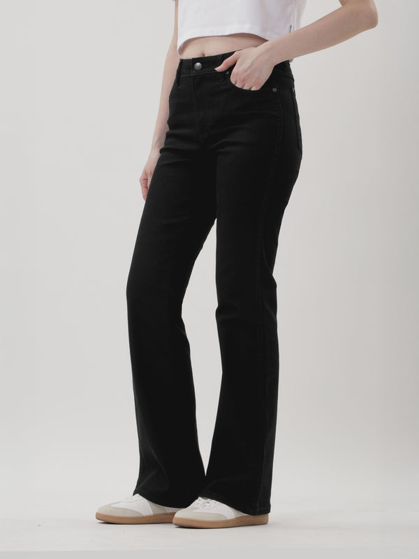 กางเกงยีนส์ผู้หญิง คอลเลคชั่น EVERYDAY WITH WRANGLER BOOTCUT FIT เอวสูง ทรงขาม้า สีดำ