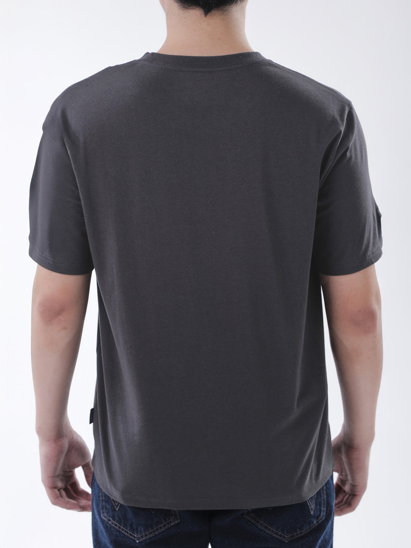 เสื้อยืดแขนสั้นผู้ชาย ทรงตรง สีเขียวมะกอก