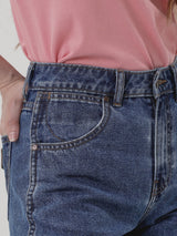 กางเกงยีนส์ผู้หญิง คอลเลคชั่น EVERYDAY WITH WRANGLER MOM FIT เอวสูง ทรงตรง สียีนส์กลาง