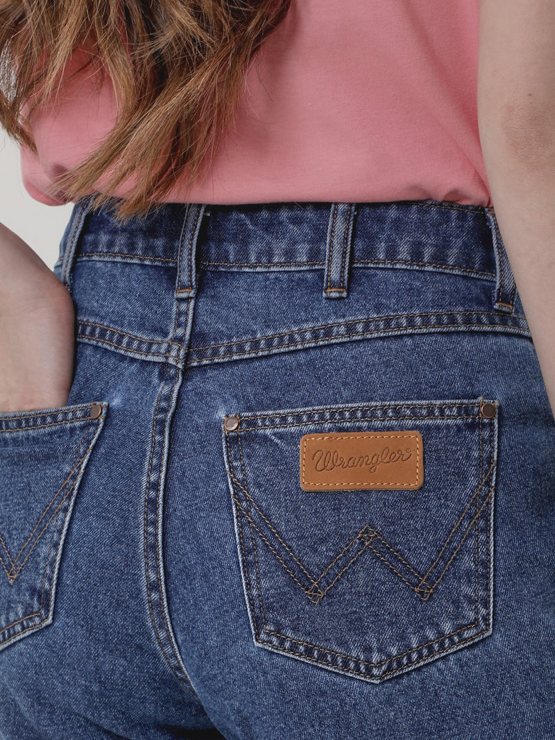 กางเกงยีนส์ผู้หญิง คอลเลคชั่น EVERYDAY WITH WRANGLER MOM FIT เอวสูง ทรงตรง สียีนส์กลาง