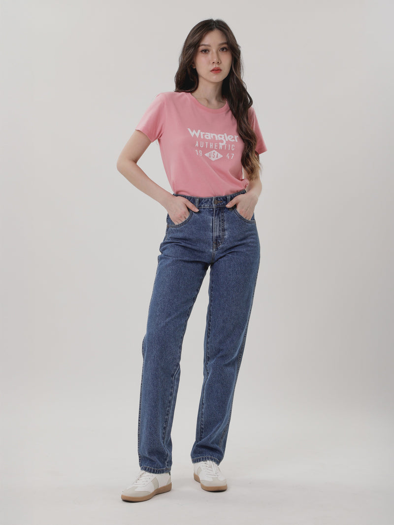 กางเกงยีนส์ผู้หญิง คอลเลคชั่น EVERYDAY WITH WRANGLER MOM FIT เอวสูง ทรงตรง สียีนส์กลาง
