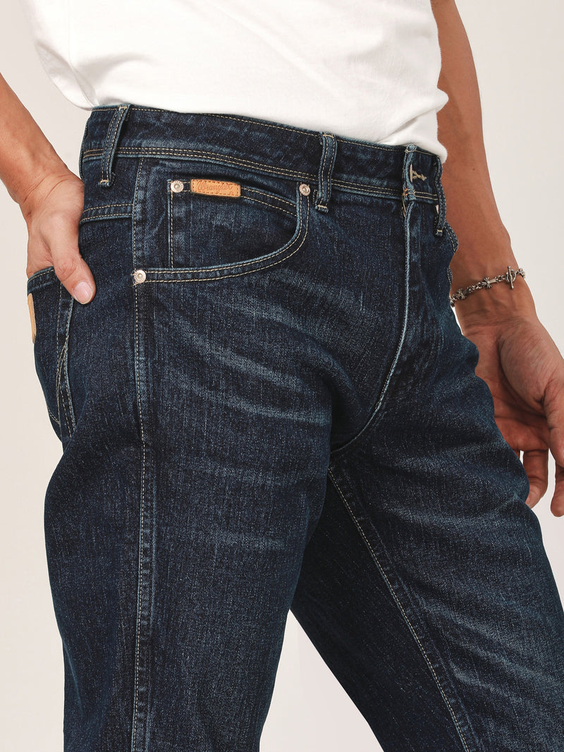 กางเกงยีนส์ผู้ชาย คอลเลคชั่น BIKER LOOK TEXAS TAPER FIT เอวกลาง ทรงตรง สียีนส์กลาง