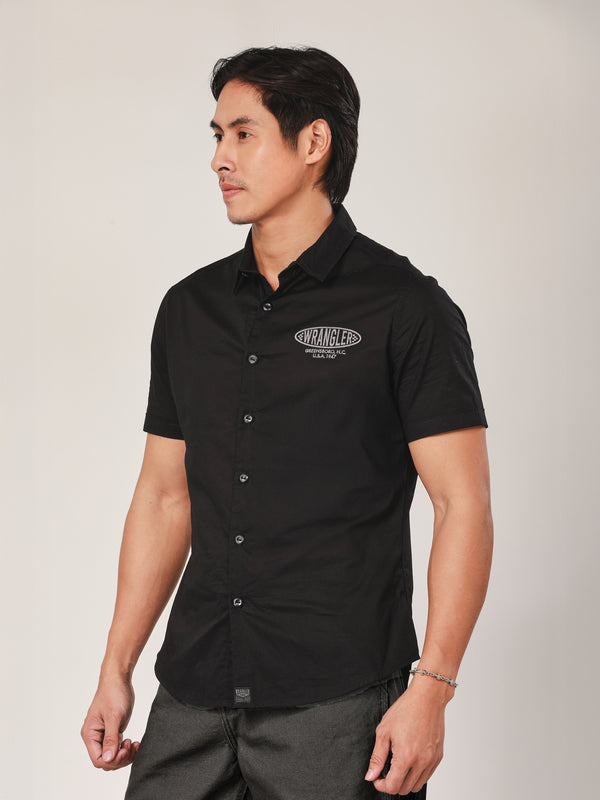 เสื้อเชิ้ตแขนสั้นผู้ชาย คอลเลคชั่น BIKER LOOK SLIM FIT สีดำ