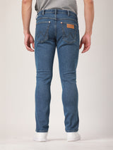 กางเกงยีนส์ผู้ชาย VEGAS FIT เอวกลาง ทรงรัดรูป สียีนส์อ่อน