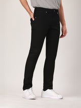 กางเกงยีนส์ผู้ชาย VEGAS FIT เอวกลาง ทรงรัดรูป สีดำ