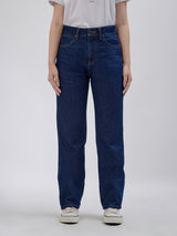 กางเกงยีนส์ผู้หญิง SUNSET FIT เอวกลาง ทรงตรง สียีนส์เข้ม