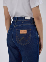 กางเกงยีนส์ผู้หญิง SUNSET FIT เอวกลาง ทรงตรง สียีนส์เข้ม