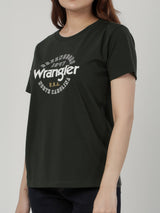 เสื้อยืดแขนสั้นผู้หญิง ทรงตรง สีเขียวมะกอก