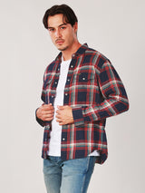 เสื้อเชิ้ตแขนยาวผู้ชาย คอลเลคชั่น WRANGLER LEGENDS ทรงตรง สีแดง