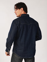 เสื้อเชิ้ตแขนยาวผู้ชาย คอลเลคชั่น WRANGLER LEGENDS ทรงตรง สียีนส์เข้ม