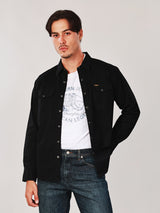 เสื้อเชิ้ตแขนยาวผู้ชาย คอลเลคชั่น WRANGLER LEGENDS ทรงตรง สีดำ