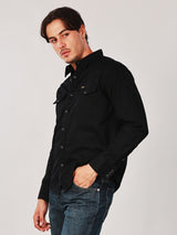 เสื้อเชิ้ตแขนยาวผู้ชาย คอลเลคชั่น WRANGLER LEGENDS ทรงตรง สีดำ