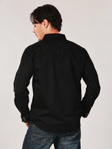 เสื้อเชิ้ตแขนยาวผู้ชาย คอลเลคชั่น WRANGLER LEGENDS ทรงตรง สีดำ