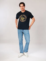 เสื้อยืดแขนสั้นผู้ชาย คอลเลคชั่น WRANGLER LEGENDS ทรงตรง สีกรมท่า