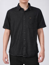 เสื้อเชิ้ตแขนสั้นผู้ชาย ทรงตรง สีดำ