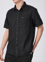 เสื้อเชิ้ตแขนสั้นผู้ชาย ทรงตรง สีดำ
