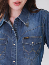 เสื้อเชิ้ตแขนสั้นผู้หญิง คอลเลคชั่น WRANGLER LEGENDS SLIM FIT สียีนส์กลาง