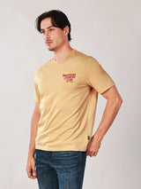เสื้อยืดแขนสั้นผู้ชาย คอลเลคชั่น WRANGLER LEGENDS ทรงตรง สีเบจ
