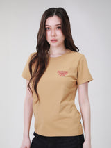เสื้อยืดแขนสั้นผู้หญิง คอลเลคชั่น WRANGLER LEGENDS ทรงตรง สีเบจ