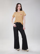 เสื้อยืดแขนสั้นผู้หญิง คอลเลคชั่น WRANGLER LEGENDS ทรงตรง สีเบจ