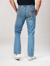 กางเกงยีนส์ผู้ชาย คอลเลคชั่น WRANGLER LEGENDS GREENSBORO FIT เอวกลาง ทรงตรง สียีนส์อ่อน