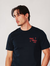 เสื้อยืดแขนสั้นผู้ชาย คอลเลคชั่น WRANGLER LEGENDS ทรงตรง สีกรมท่า