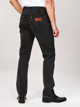 กางเกงยีนส์ผู้ชาย คอลเลคชั่น WRANGLER LEGENDS GREENSBORO FIT เอวกลาง ทรงตรง สีดำ