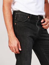 กางเกงยีนส์ผู้ชาย คอลเลคชั่น WRANGLER LEGENDS GREENSBORO FIT เอวกลาง ทรงตรง สีดำ
