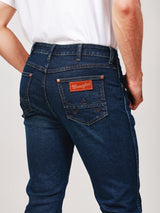 กางเกงยีนส์ผู้ชาย คอลเลคชั่น WRANGLER LEGENDS LARSTON FIT เอวต่ำ ทรงเข้ารูป สียีนส์กลาง
