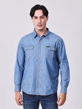 เสื้อเชิ้ตแขนยาวผู้ชาย คอลเลคชั่น BEYOND INDIGO ทรงตรง สียีนส์กลาง