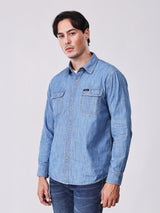เสื้อเชิ้ตแขนยาวผู้ชาย คอลเลคชั่น BEYOND INDIGO ทรงตรง สียีนส์กลาง