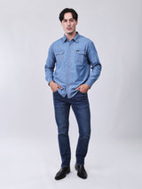 เสื้อเชิ้ตแขนยาวผู้ชาย คอลเลคชั่น BEYOND INDIGO ทรงตรง สียีนส์กลาง
