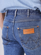 กางเกงยีนส์ (ริมดำ)ผู้ชาย คอลเลคชั่น BEYOND INDIGO GREENSBORO FIT เอวกลาง ทรงตรง สียีนส์กลาง