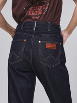 กางเกงยีนส์ผู้หญิง คอลเลคชั่น BEYOND DENIM SUNSET FIT เอวกลาง ทรงตรง สียีนส์เข้ม