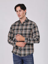 เสื้อเชิ้ตแขนยาวผู้ชาย คอลเลคชั่น BEYOND DENIM ทรงตรง สีน้ำตาล