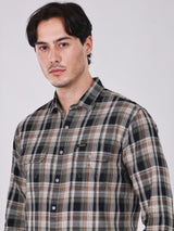 เสื้อเชิ้ตแขนยาวผู้ชาย คอลเลคชั่น BEYOND DENIM ทรงตรง สีน้ำตาล