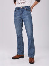 กางเกงยีนส์ผู้ชาย คอลเลคชั่น BEYOND INDIGO BOOTCUT FIT เอวสูง ทรงขาม้า สียีนส์กลาง