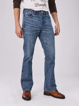 กางเกงยีนส์ผู้ชาย คอลเลคชั่น BEYOND INDIGO BOOTCUT FIT เอวสูง ทรงขาม้า สียีนส์กลาง