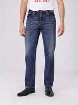 กางเกงยีนส์ผู้ชาย คอลเลคชั่น BEYOND DENIM TEXAS FIT เอวกลาง ทรงตรง สียีนส์กลาง