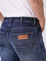 กางเกงยีนส์ผู้ชาย คอลเลคชั่น BEYOND DENIM TEXAS FIT เอวกลาง ทรงตรง สียีนส์กลาง