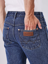 กางเกงยีนส์ผู้ชาย คอลเลคชั่น BEYOND DENIM MWZ FIT เอวกลาง ทรงตรง สียีนส์กลาง