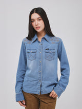เสื้อเชิ้ตแขนยาวผู้หญิง คอลเลคชั่น BEYOND INDIGO ทรงตรง สียีนส์กลาง