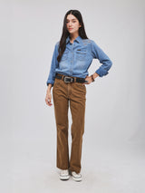 เสื้อเชิ้ตแขนยาวผู้หญิง คอลเลคชั่น BEYOND INDIGO ทรงตรง สียีนส์กลาง