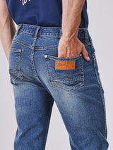 กางเกงยีนส์ผู้ชาย คอลเลคชั่น BEYOND DENIM LARSTON FIT เอวต่ำ ทรงเข้ารูป สียีนส์กลาง