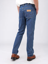 กางเกงยีนส์ผู้ชาย คอลเลคชั่น BEYOND INDIGO TEXAS FIT เอวกลาง ทรงตรง สียีนส์อ่อน