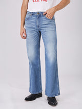 กางเกงยีนส์ผู้ชาย คอลเลคชั่น BEYOND DENIM LOOSE BOOT FIT เอวกลาง ทรงหลวม สียีนส์กลาง
