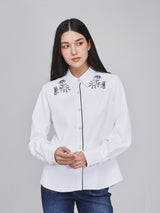 เสื้อเชิ้ตแขนยาวผู้หญิง คอลเลคชั่น BEYOND DENIM ทรงตรง สีขาว