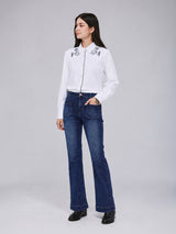 เสื้อเชิ้ตแขนยาวผู้หญิง คอลเลคชั่น BEYOND DENIM ทรงตรง สีขาว