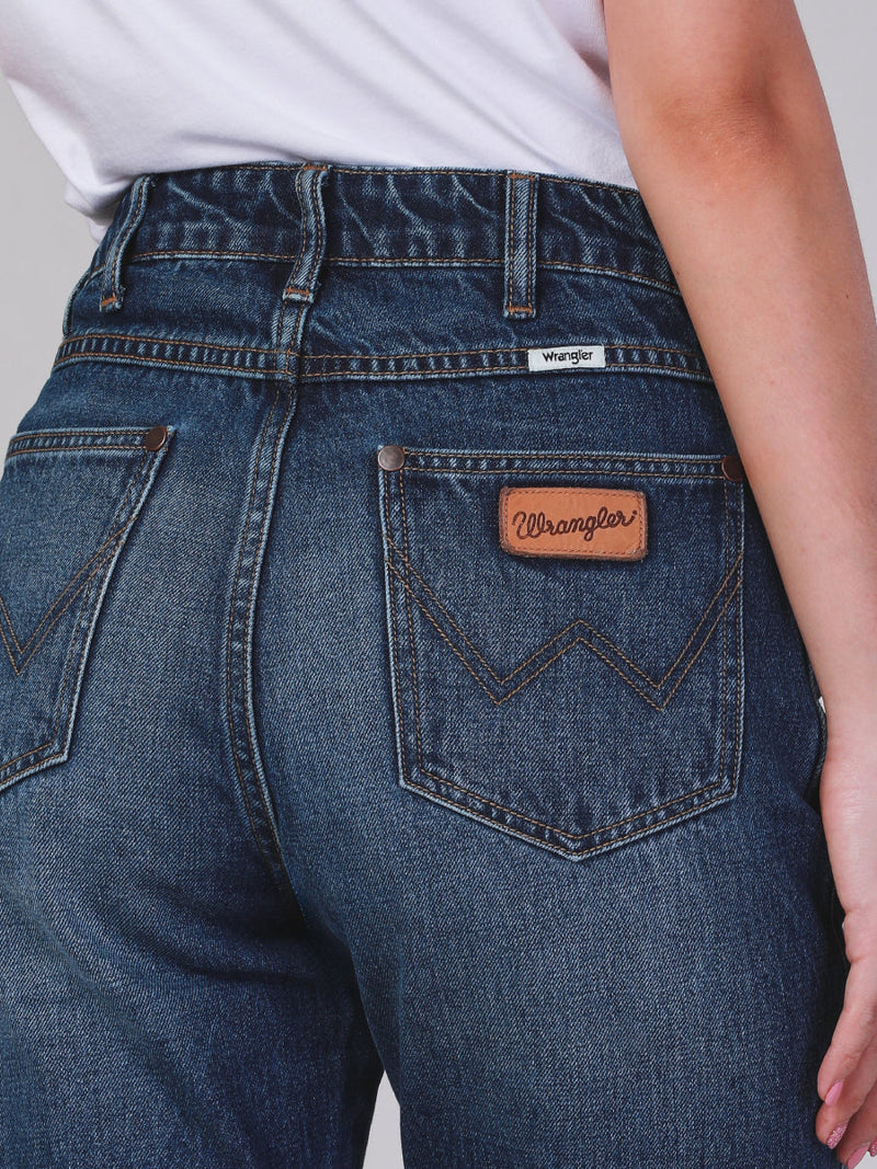 กางเกงยีนส์ผู้หญิง คอลเลคชั่น LEGEND OF WRANGLER SUNSET FIT เอวกลาง ทรงตรง สียีนส์เข้ม