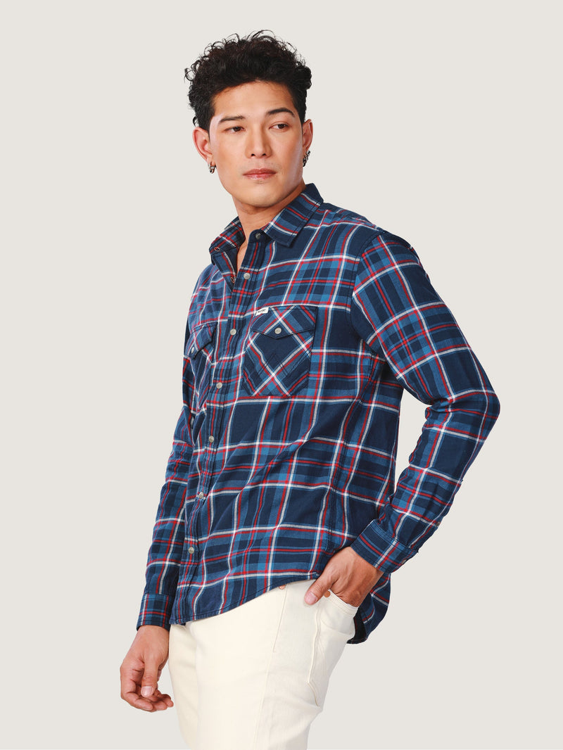 เสื้อเชิ้ตแขนยาวผู้ชาย คอลเลคชั่น EVERYDAY WITH WRANGLER ทรงตรง สีกรมท่า